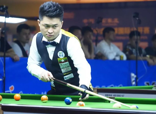 用网球拍拉 用网球拍拉