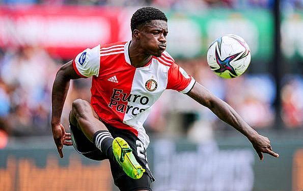 尤其是伊萨 尤其是伊萨